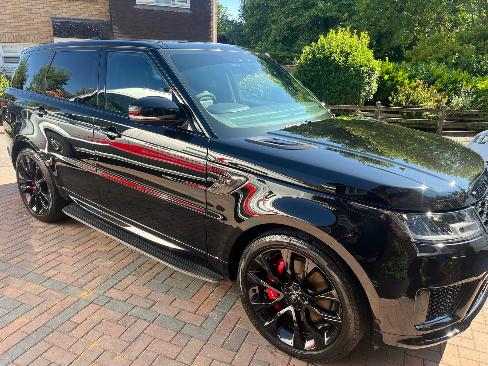 Detailed vehicle side profile